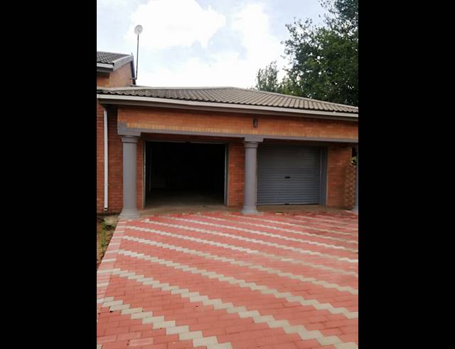 3 BEDROOM FREEHOLD FOR SALE IN ARBORPARK